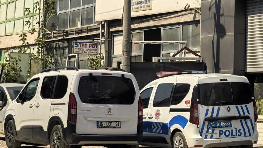 Yer: Bursa! Pencereyi beğenmeyen müşteri iş yerine kurşun yağdırdı